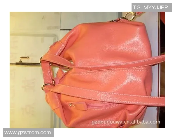 潮流足球明星双肩背包同款时尚运动休闲包让你尽显个性魅力 潮流足球明星双肩背包同款时尚运动休闲包让你尽显个性魅力