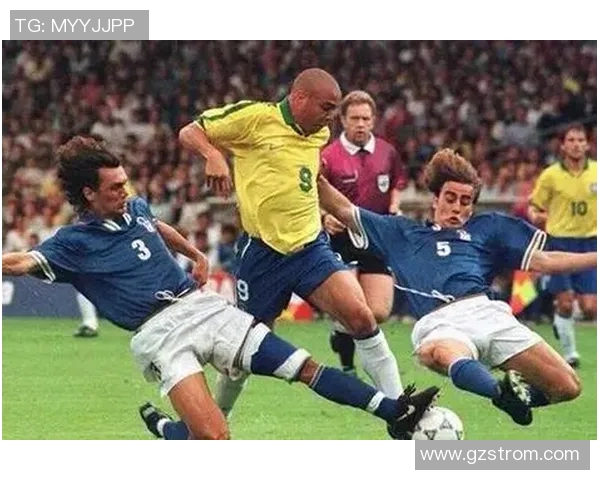 全球顶尖足球巨星的传奇故事与辉煌成就揭秘