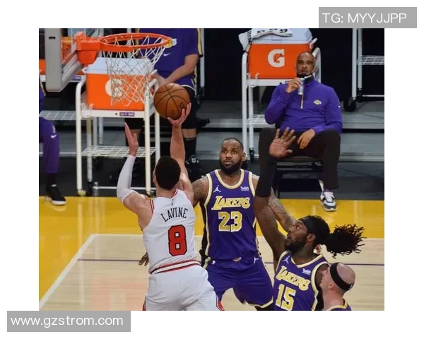 湖人对阵公牛精彩直播中球迷们一起见证篮球盛宴