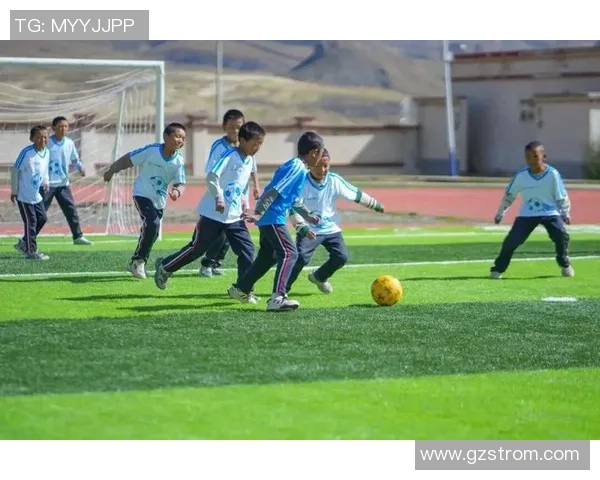 丰富多彩的体育课足球游戏100例助力学生全面发展与团队合作能力提升
